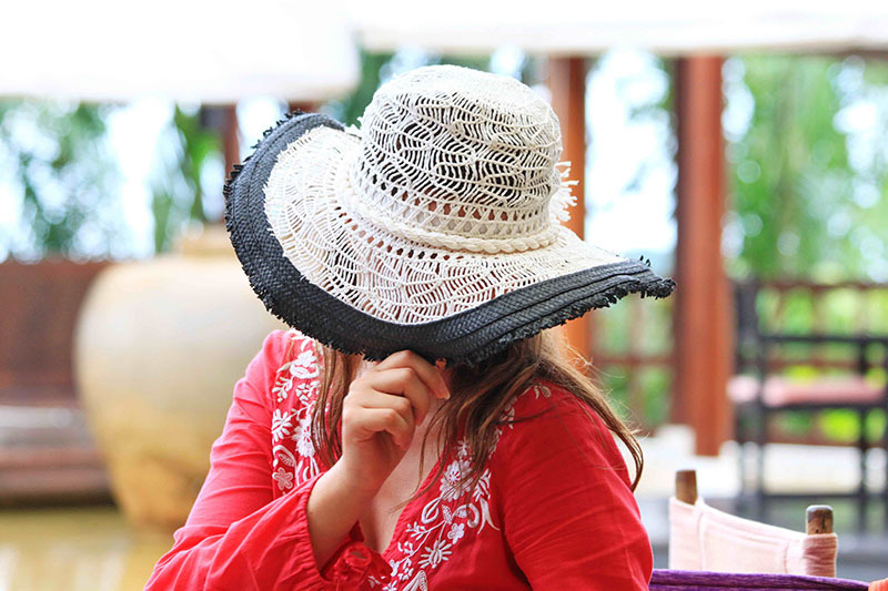 Raluca Hagiu_cu palarie_Thailanda
