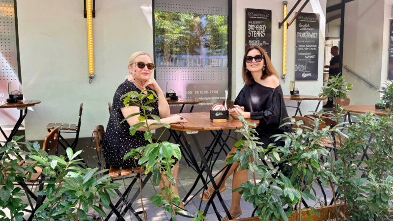 Cristina Sttanciulescu si Raluca Hagiu, Restaurant Praterwirt, Viena